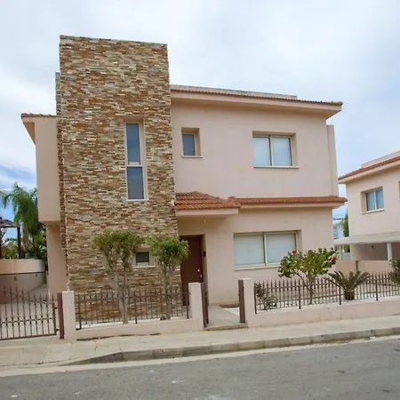 Michelle 2 Minutes From The Beach Pernera 109 וילה פרוטאראס