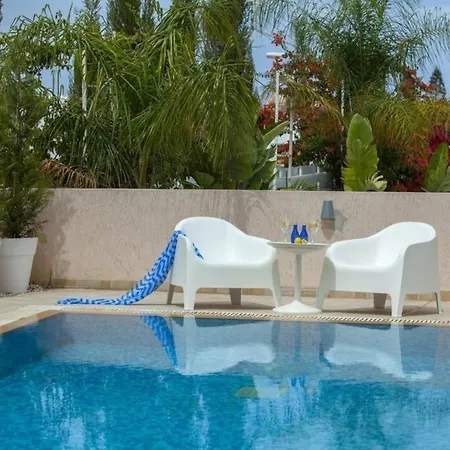 וילה Michelle 2 Minutes From The Beach Pernera 109 פרוטאראס