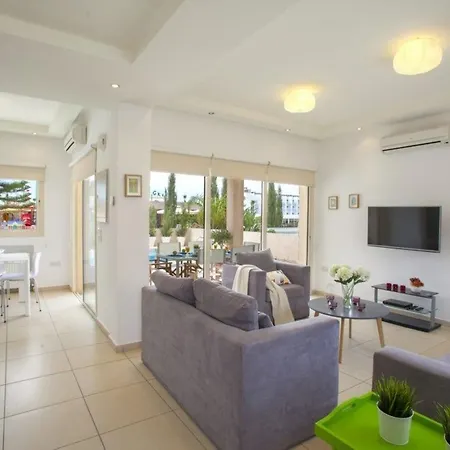 Villa Michelle 2 Minutes From The Beach Pernera 109 *