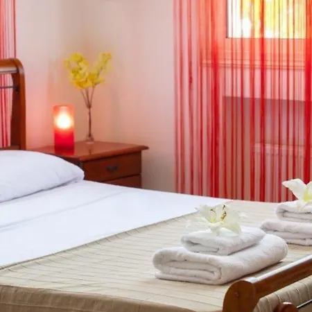 Villa Michelle 2 Minutes From The Beach Pernera 109