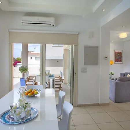 Villa Michelle 2 Minutes From The Beach Pernera 109