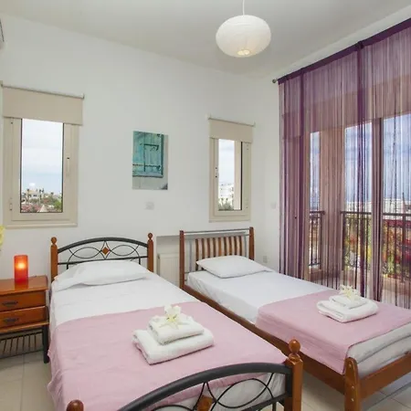 Michelle 2 Minutes From The Beach Pernera 109 Villa *